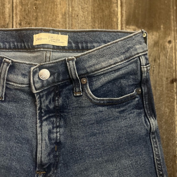 [04] GAP | High Rise Slim Straight Jeans | 28 - Picture 4 of 10